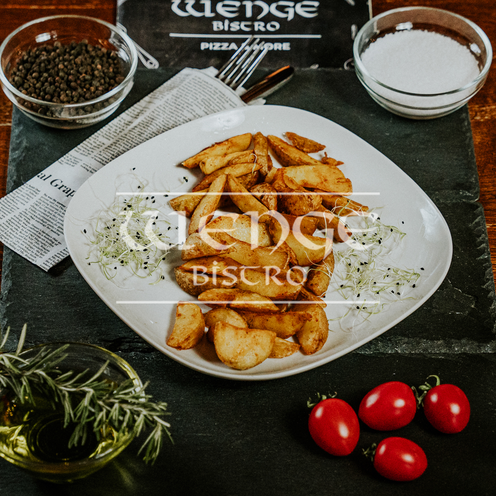 Cartofi spicy wedges