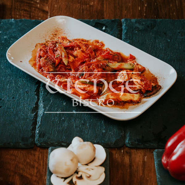 Pui cu legume în sos chilli
