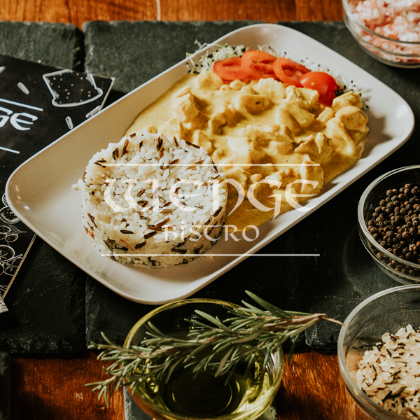 Pui în sos curry cu ananas