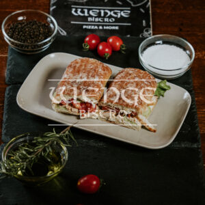 Sandwich cu piept de pui