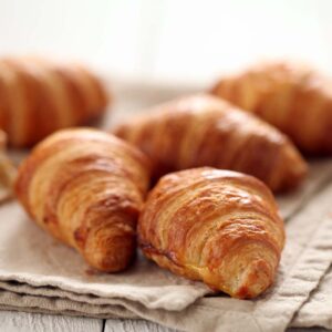Croissant cu unt