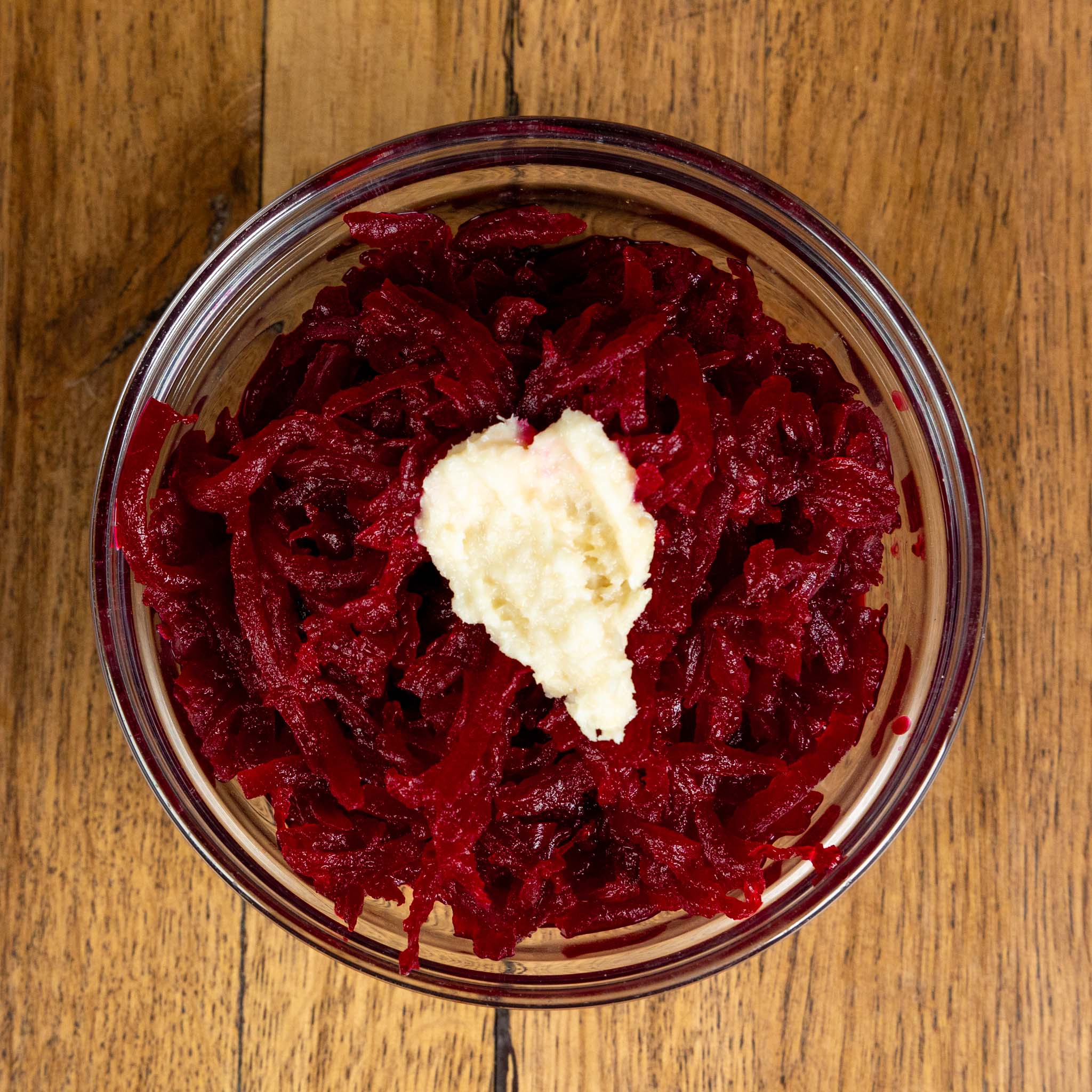 Salată de sfeclă roșie cu hrean